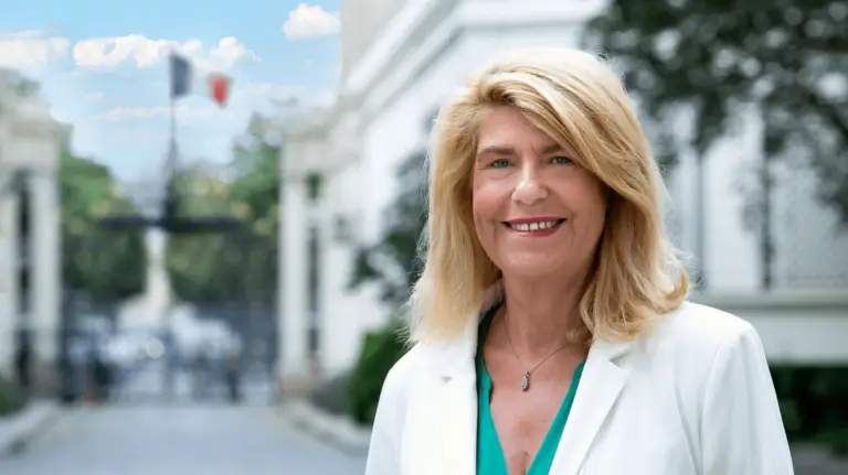 Madame Dominique FAURE